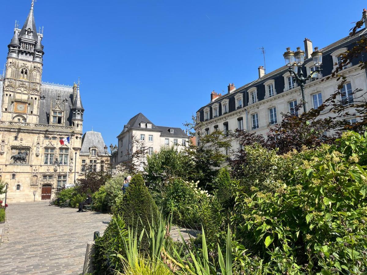 Appartement Exceptionnel En Ultra Centre Ville Compiegne Bagian luar foto